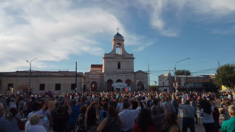 Emotiva procesión y manifestaciones de fe en el día del Cura Brochero