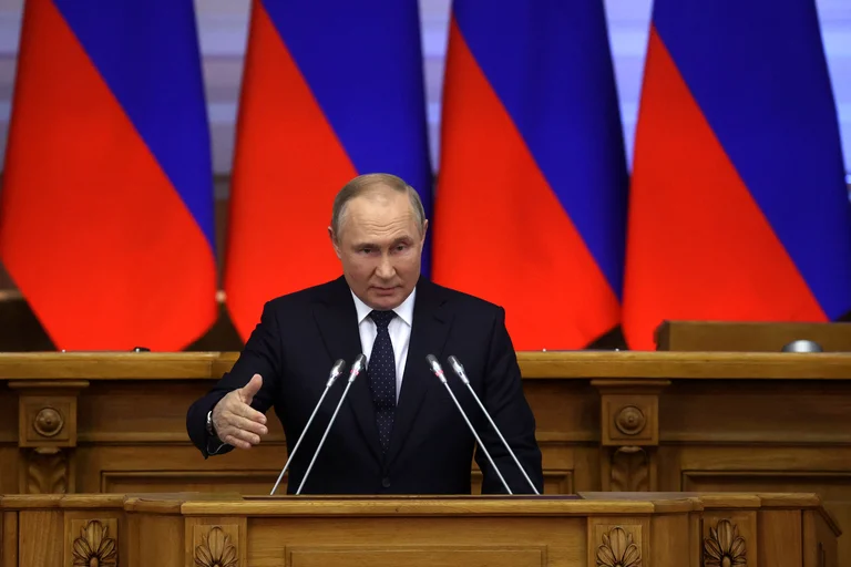 Vladimir Putin amenazó a los países que apoyan a Ucrania con “ataques rápidos” usando “armas de las que nadie más puede presumir”