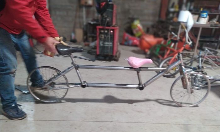 Alumnos de Canals construyen Bicicletas Dobles, con vecinos como accionistas
