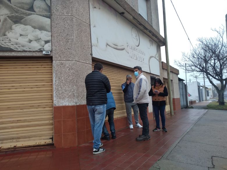 Los empleados de la panadería Muñoz reclaman por su cierre 
