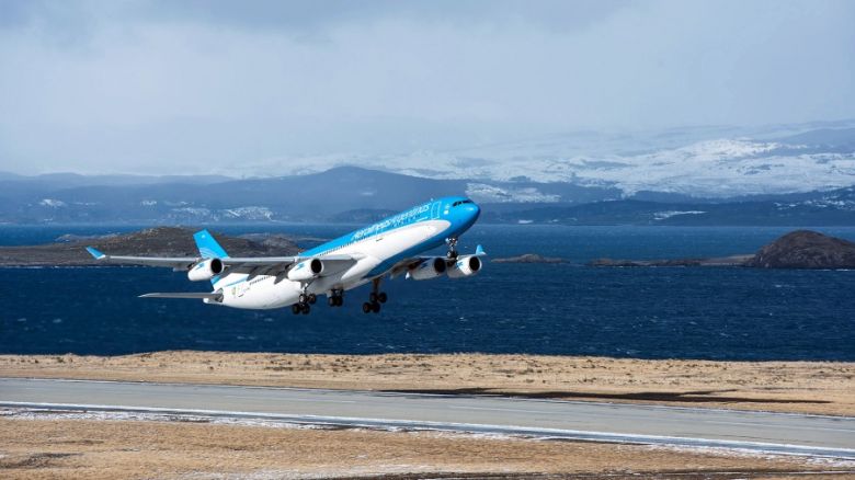 Fin de semana largo: Aerolíneas Argentinas transportará a más de 180 mil pasajeros