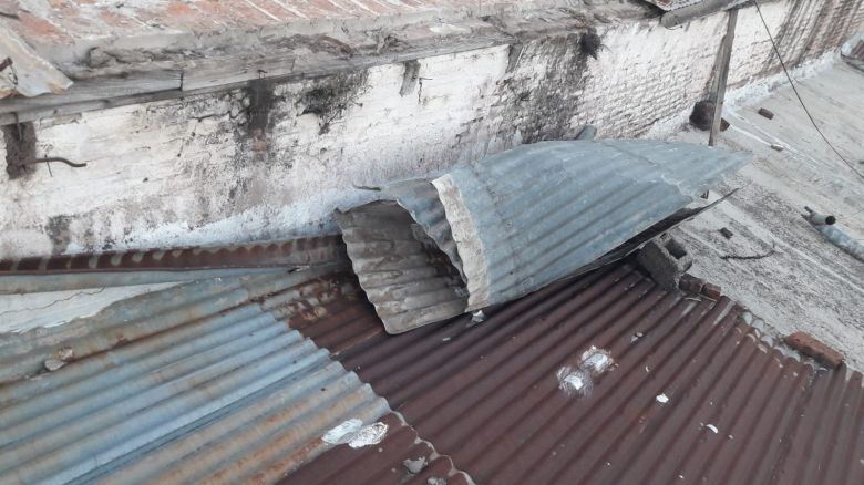 Se voló un techo de una vivienda en Achiras