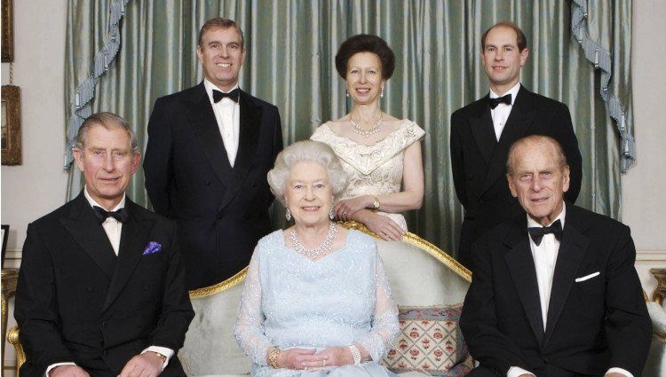 Sólo Carlos y la princesa Ana llegaron a tiempo para ver con vida a Isabel II