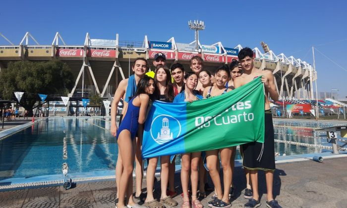 Nadadores riocuartenses compiten en Córdoba