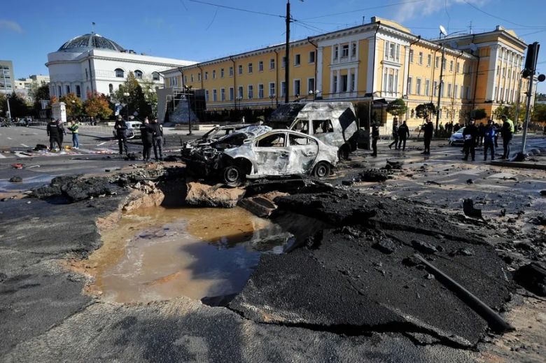 Tras el atentado a un puente clave, Putin lanzó bombardeos “masivos” en Ucrania y amenazó con más respuestas “duras”
