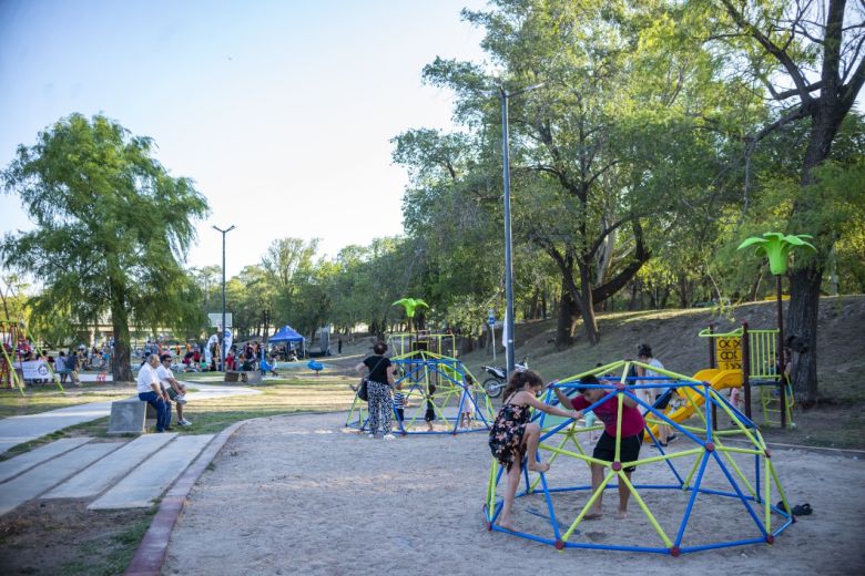Llamosas inauguró el 3° espacio deportivo y recreativo en la Costanera Sur