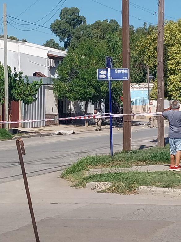 A escopetazos mataron a un hombre en plena calle en el Alberdi 