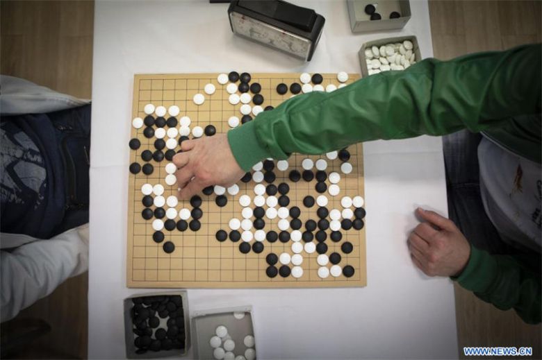 Torneo Juvenil de Otoño de Go, un juego de origen chino para el desarrollo intelectual