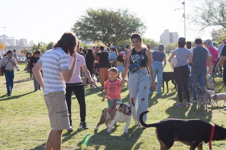 Cientos de familias festejaron el Día del Animal en el Parque del Centro Cívico
