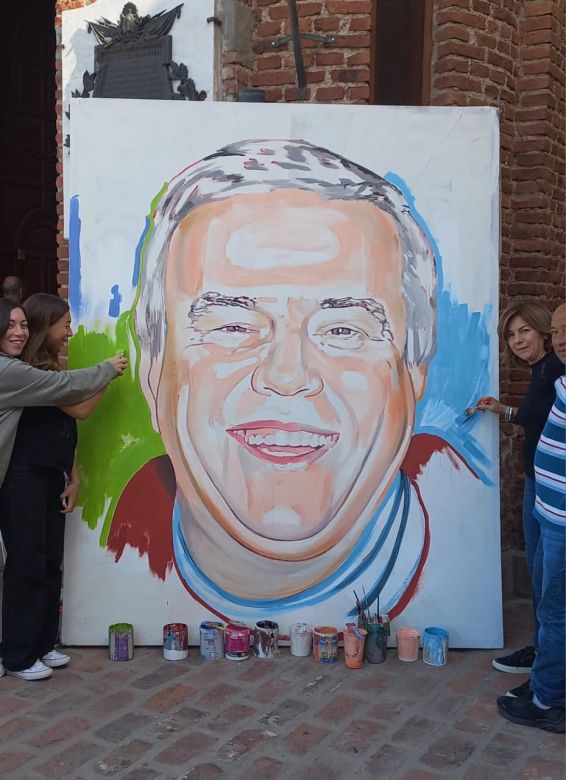 Reducción le rinde homenaje al Padre Pugnata con un mural pintado por peregrinos 