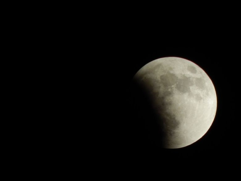 Eclipse lunar, luna llena de flores y lluvia de meteoros: llega un triple fenómeno celeste en mayo