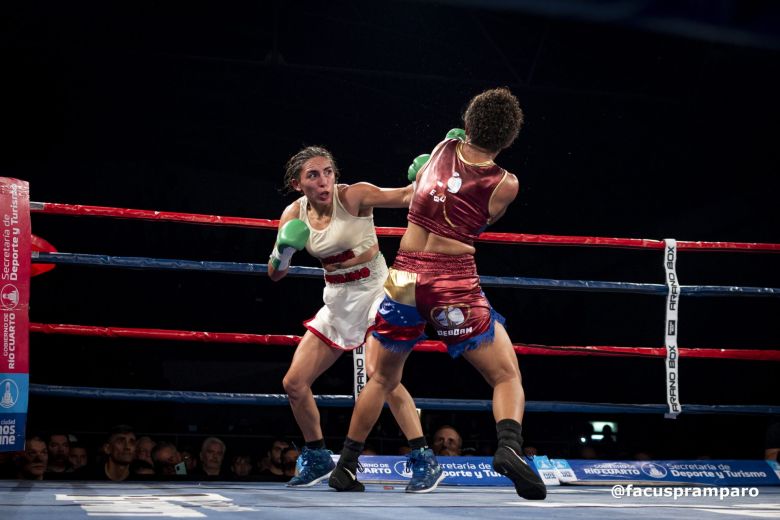 Noche de gloria para el boxeo de Río Cuarto en el festival Internacional «La Ciudad los Une»