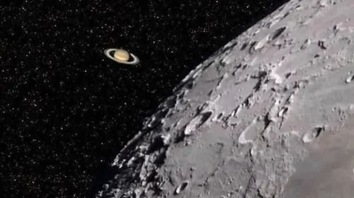 Saturno apareció por detrás de la Luna en una escena estelar como nunca viste 
