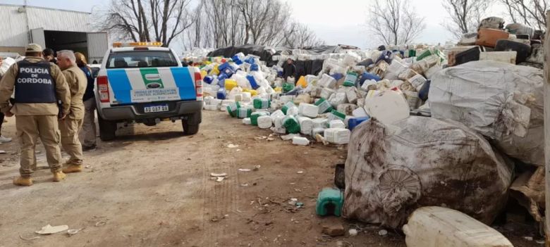 El Gobierno de Córdoba clausuró un depósito ilegal de envases vacíos de fitosanitarios
