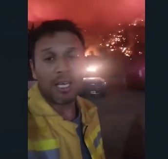 Bomberos combaten las llamas frente al Hotel Internacional del Potrero y en El Volcán
