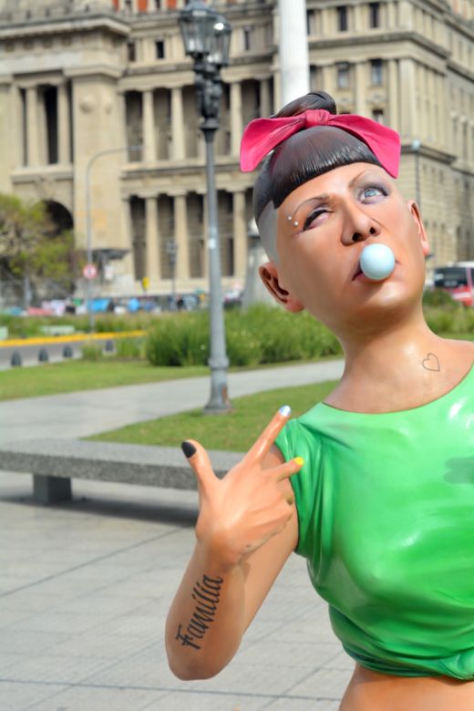 Esculturas de un artista chileno causan impacto en Buenos Aires 