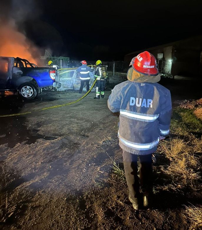 6 autos se incendiaron en un depósito de autopartes