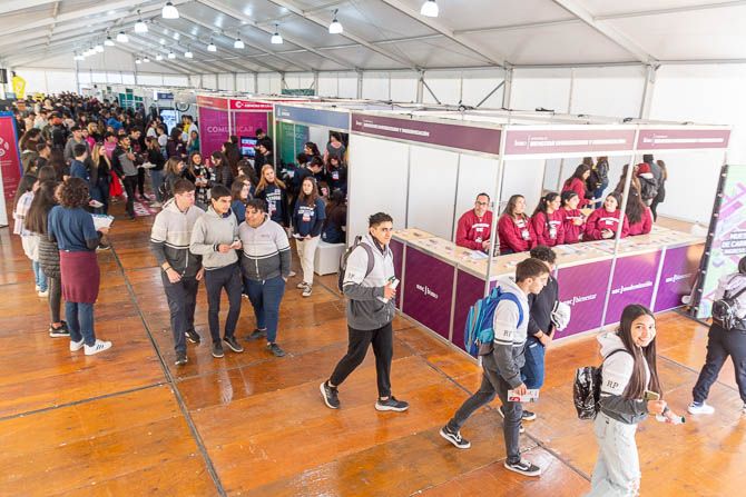 Miles de jóvenes ya habitan Ciudad Universitaria en la apertura de la Muestra de Carreras