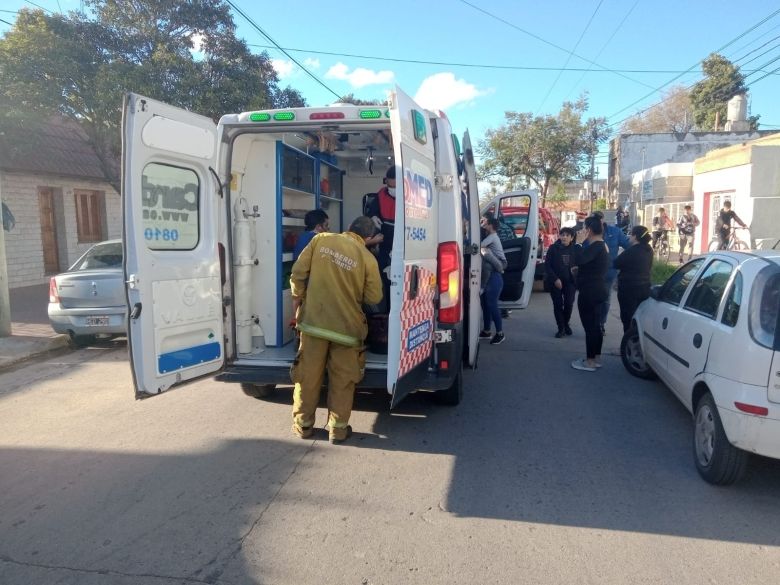 Cinco personas fueron hospitalizadas tras un incendio en barrio Alberdi