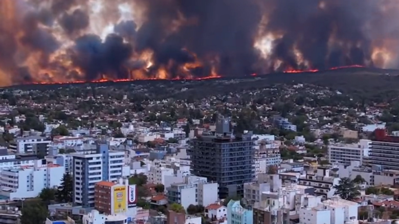 Carlos Paz: "Ya están todos los incendios controlados"