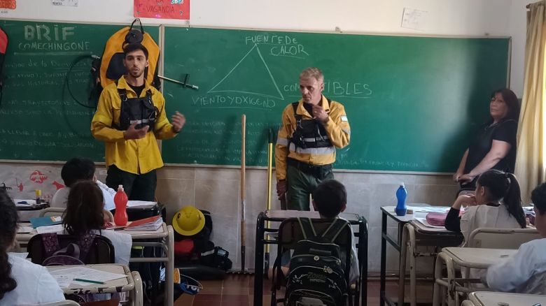 Alumnos de Las Albahacas abordan incendios forestales para la Feria de Ciencias