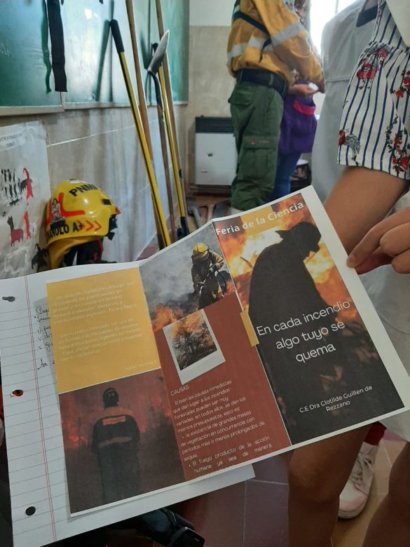 Alumnos de Las Albahacas abordan incendios forestales para la Feria de Ciencias