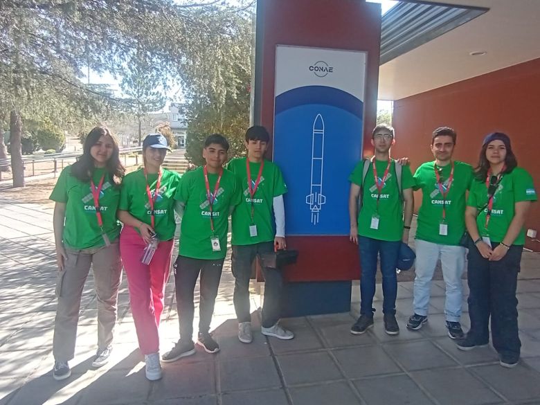 Estudiantes de Tucumán construyeron un satélite y con él ganaron un premio nacional
