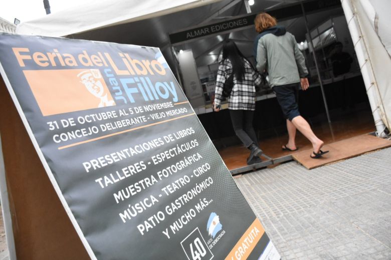 En el marco de los 40 años de democracia, Llamosas inauguró la 19° Feria del Libro “Juan Filloy”