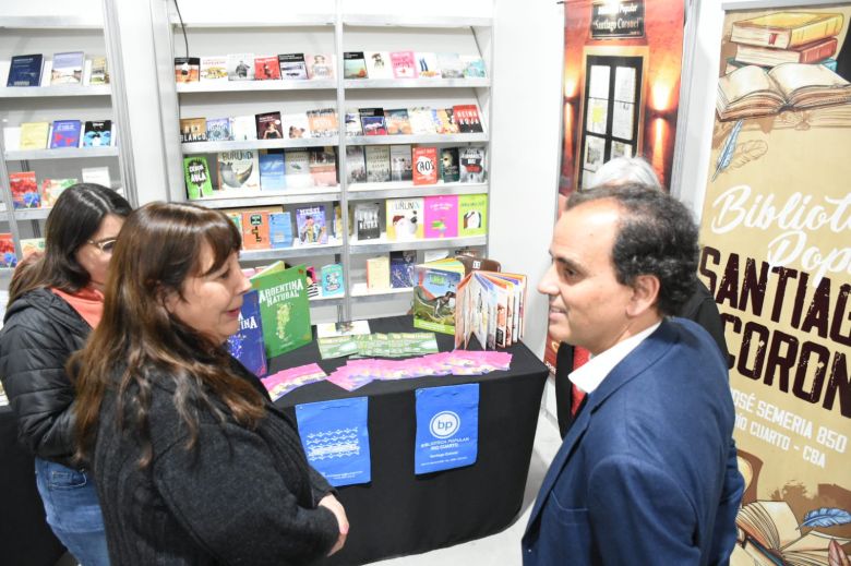 En el marco de los 40 años de democracia, Llamosas inauguró la 19° Feria del Libro “Juan Filloy”