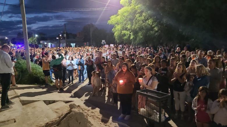 Centenares de personas marcharon para pedir justicia por Emiliano Veliz en el barrio Castelli