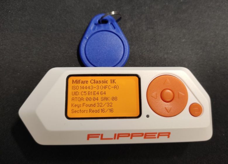 Hallaron en Córdoba un Flipper Zero, un dispositivo para clonar llaves y copiar tarjetas