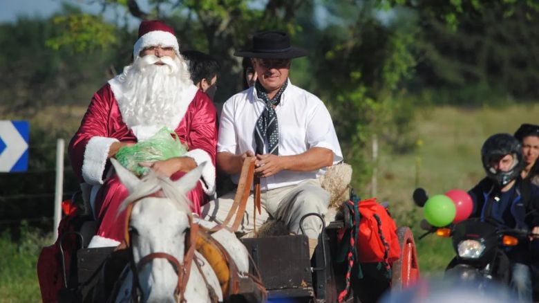Radio Río Cuarto acompaña el recorrido de Papá Noel por toda la ciudad