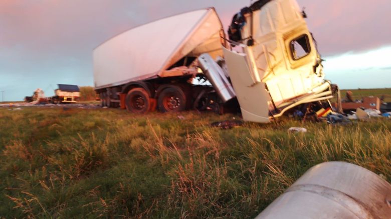 Grave accidente: choque frontal deja como saldo dos camioneros muertos en ruta 7