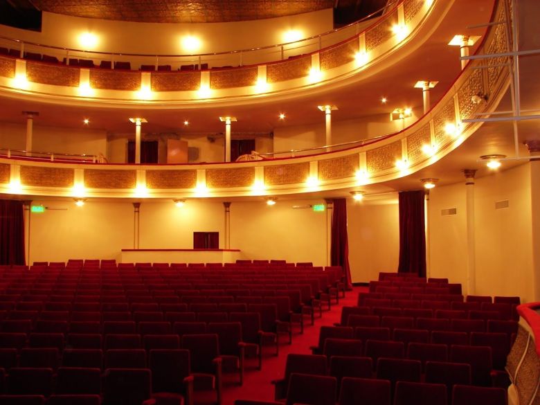 Habrá actividad en el Teatro municipal Carlos Granado en la temporada de verano