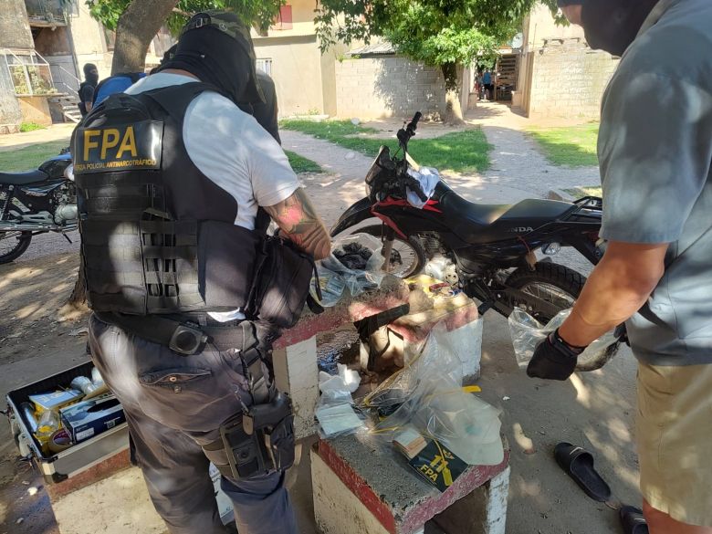 Villa María: FPA desarticuló una banda que había copado una plaza para vender drogas