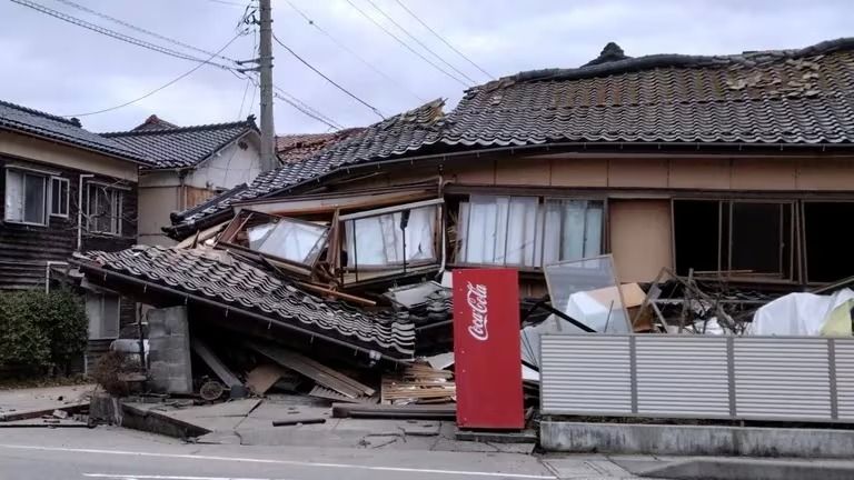 Terremoto de 7,6 grados en Japón: hay alerta de tsunami, cortes de energía y personas atrapadas bajo los escombros