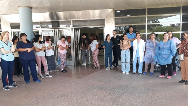 Empleados públicos de la salud en estado de alerta frente a los despidos del Hospital 
