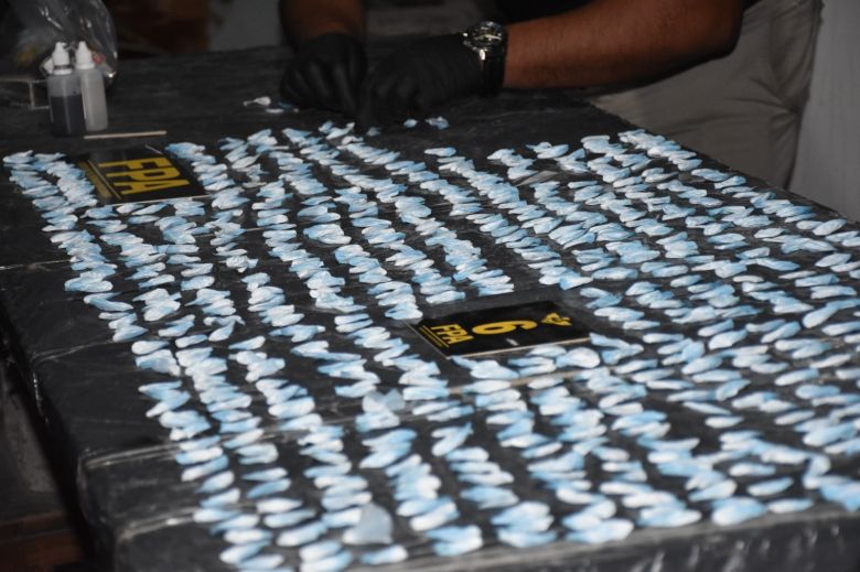 Megaoperativo: FPA desbarató una organización narco en barrio bajo pueyrredón y secuestró más de 20000 dosis de estupefacientes