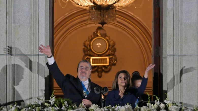 Bernardo Arévalo ya es presidente de Guatemala
