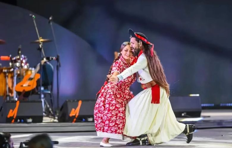 En Cosquín, la danza los unió como pareja, consagró en el rubro y ocurrió la propuesta de matrimonio