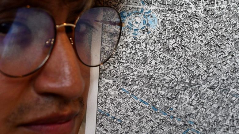 El joven que dibuja mapas de ciudades a mano alzada y es furor en redes sociales 