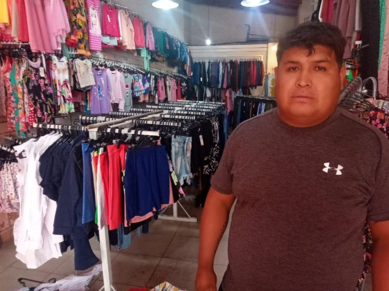 Asaltaron una tienda de ropa en Sebastián Vera al 100