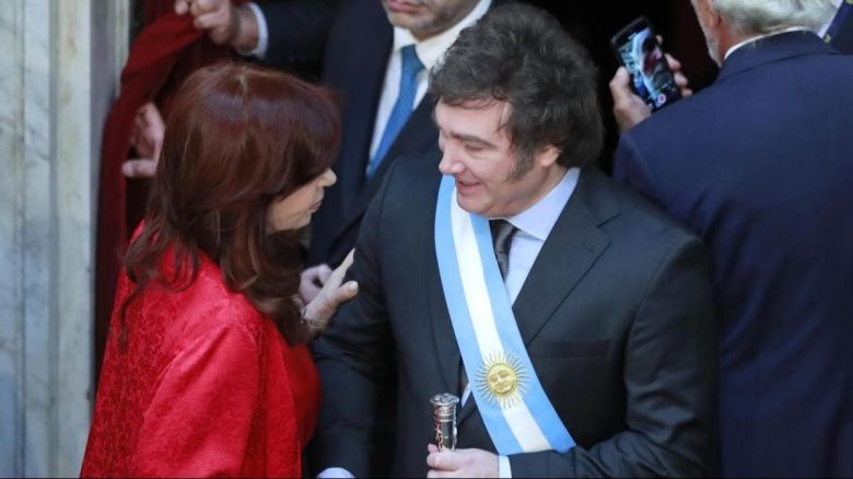 Milei amenazó a CFK con ponerle una jubilación mínima y ella respondió con una frase de Los Redondos
