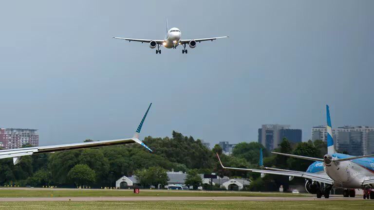 Argentina y Brasil adoptaron la política de liberalización de vuelos y ya no existe el límite del tráfico aéreo entre ambos
