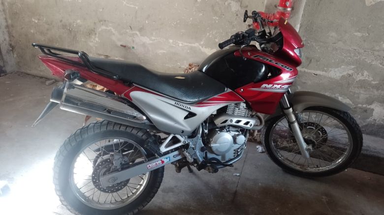 Operativos policiales en Río Cuarto y Berrotarán: recupero de motocicletas robadas y aprehensiones por delitos