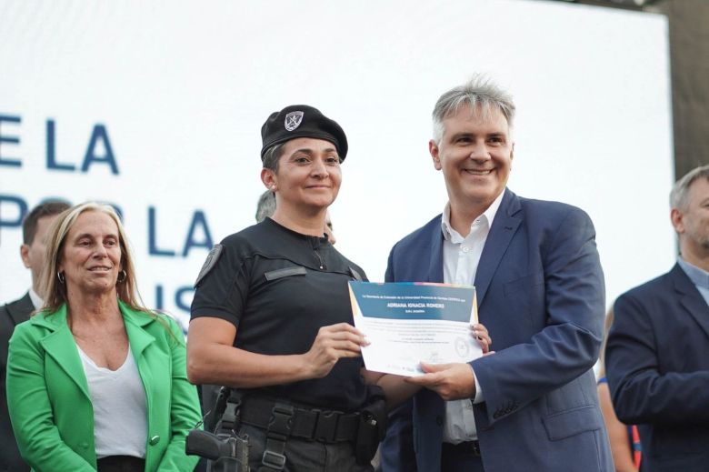Fuerte apoyo de Llaryora a la Policía de Córdoba en la lucha contra la delincuencia