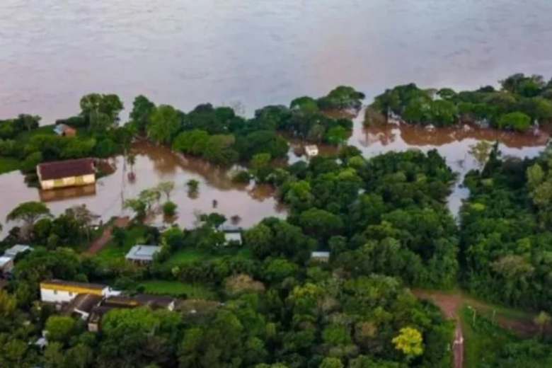 Más de 200 personas han sido afectadas por la crecida del río del Uruguay en Paso de los Libres